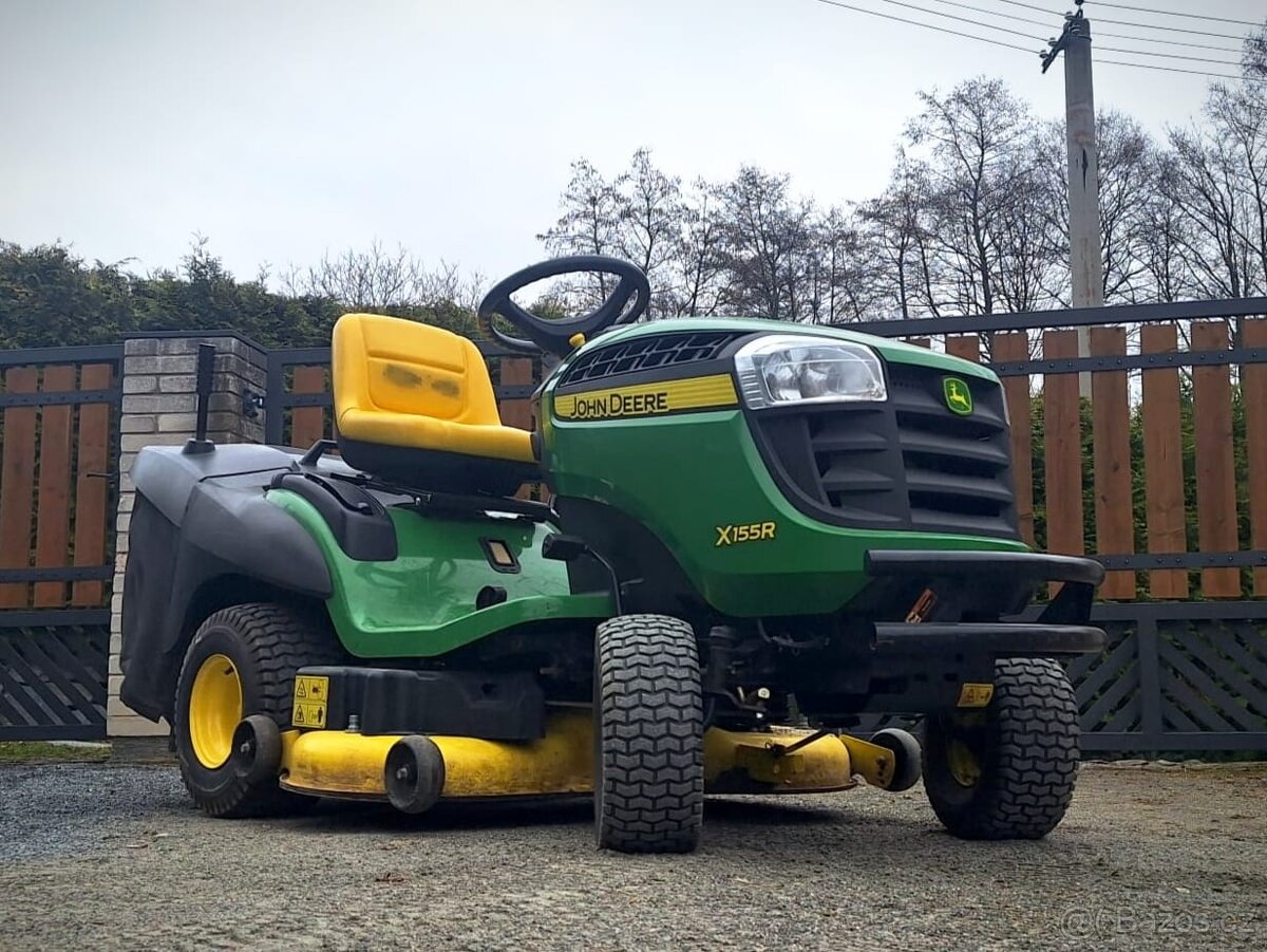 Sekací traktor John Deere X155R - 4