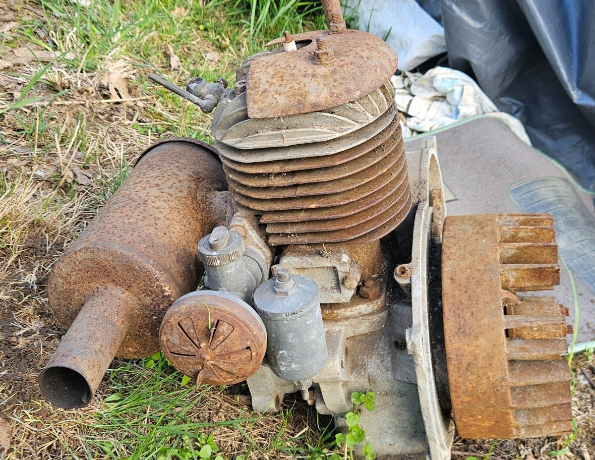 Starý motor pf 12 - 4