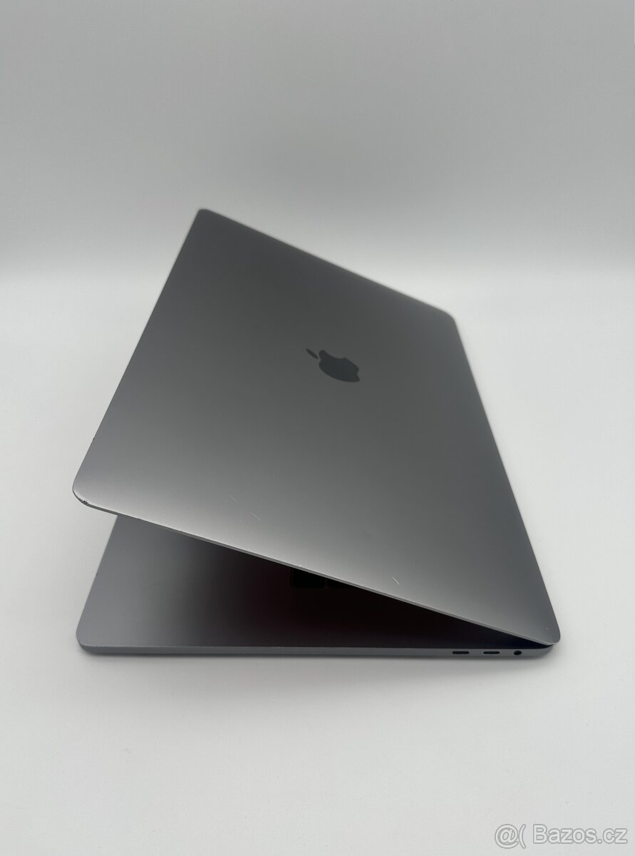 MacBook Pro 15" 2019 Space Gray (100% Batérie) + ZÁRUKA - 4