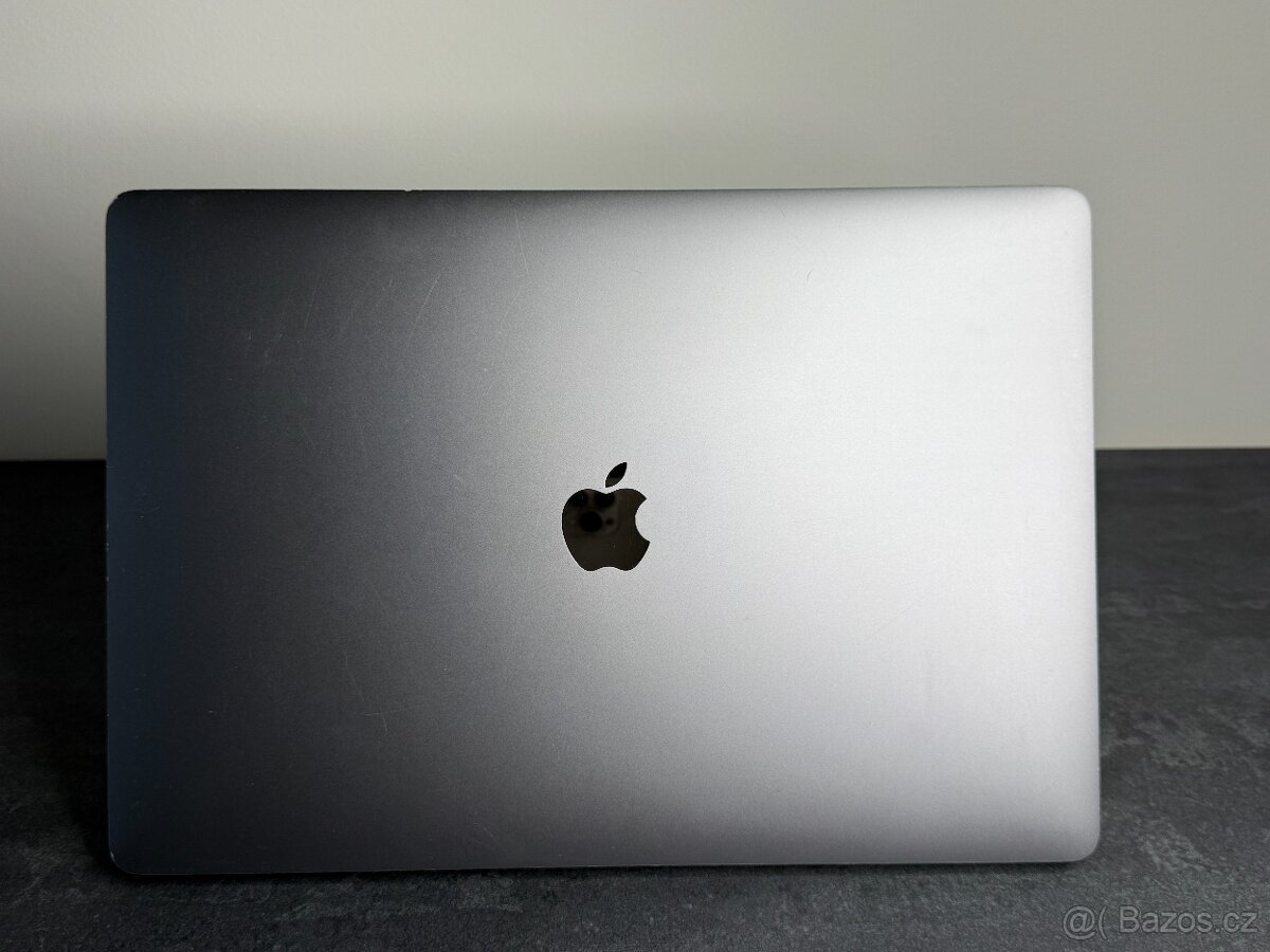 MacBook Pro 15'' 2019 / i7 / 32GB / 256GB SSD - DPH - 4