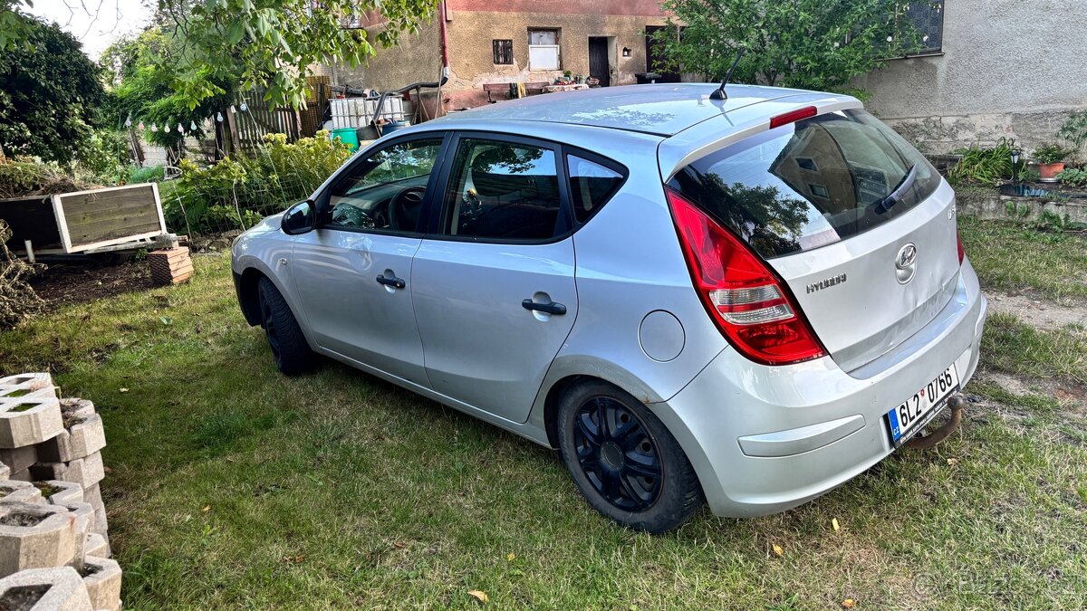 Hyundai i30 1.4 16V, benzín, hatchback - 4