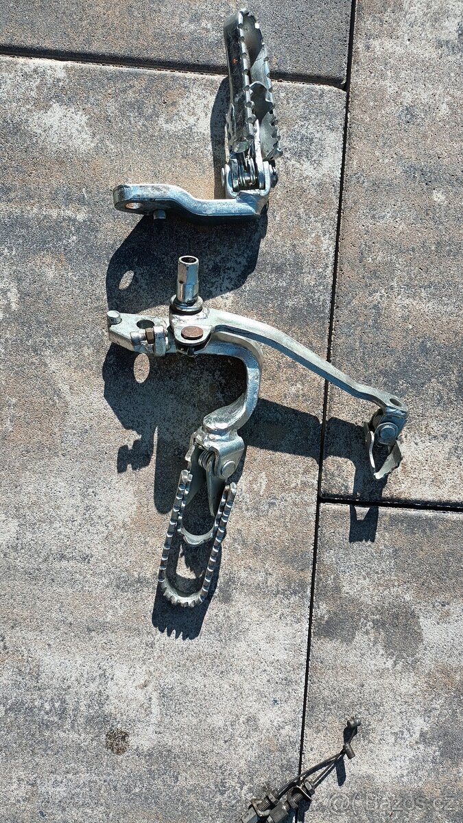 Potbike, dirtbike, cross - stupačky a dvojrychlopal