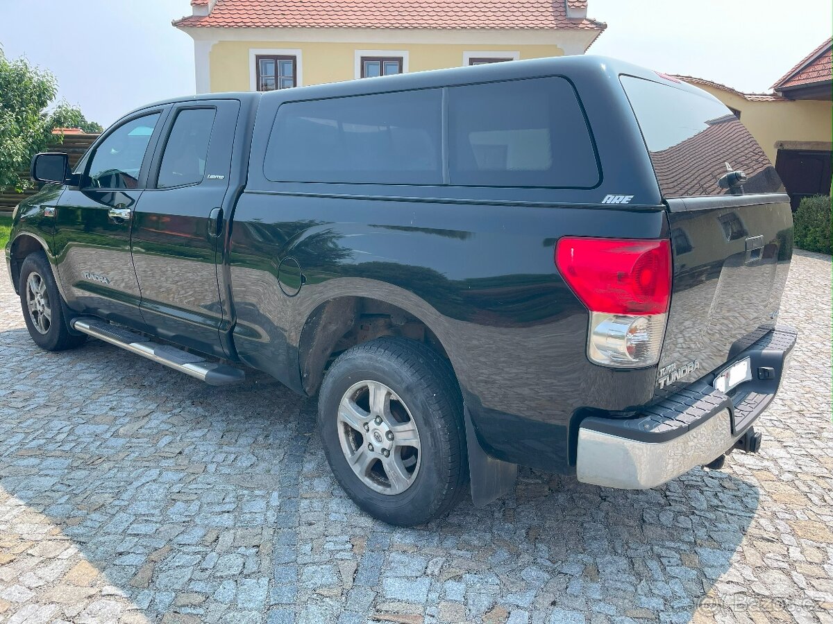 TUNDRA 4WD Limited, Double Cab, V8