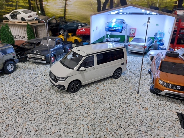 model auta VW T 6.1 California biela farba Otto mobile 1:18 - 4