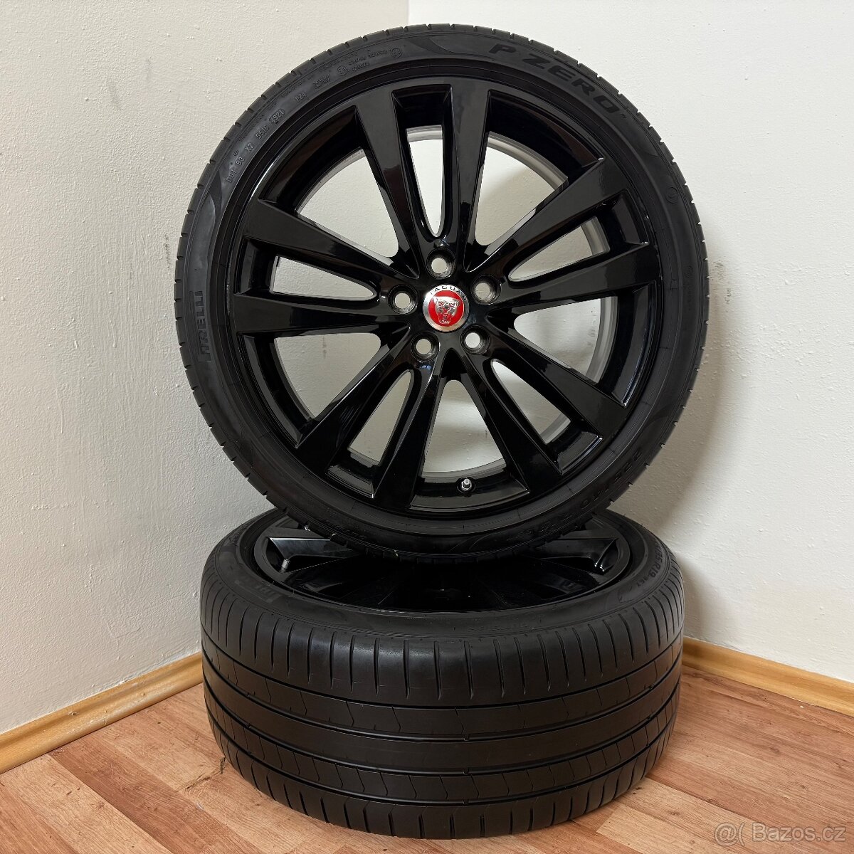 DVOUROZMĚRNÁ JAGUAR XE 5x108 R19+LETNÍ PNEU 6mm - 4