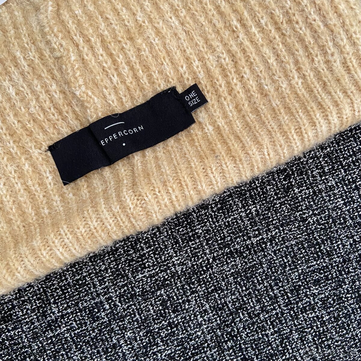 Dámská béžová pletená čepice vel. 56-58 - 4