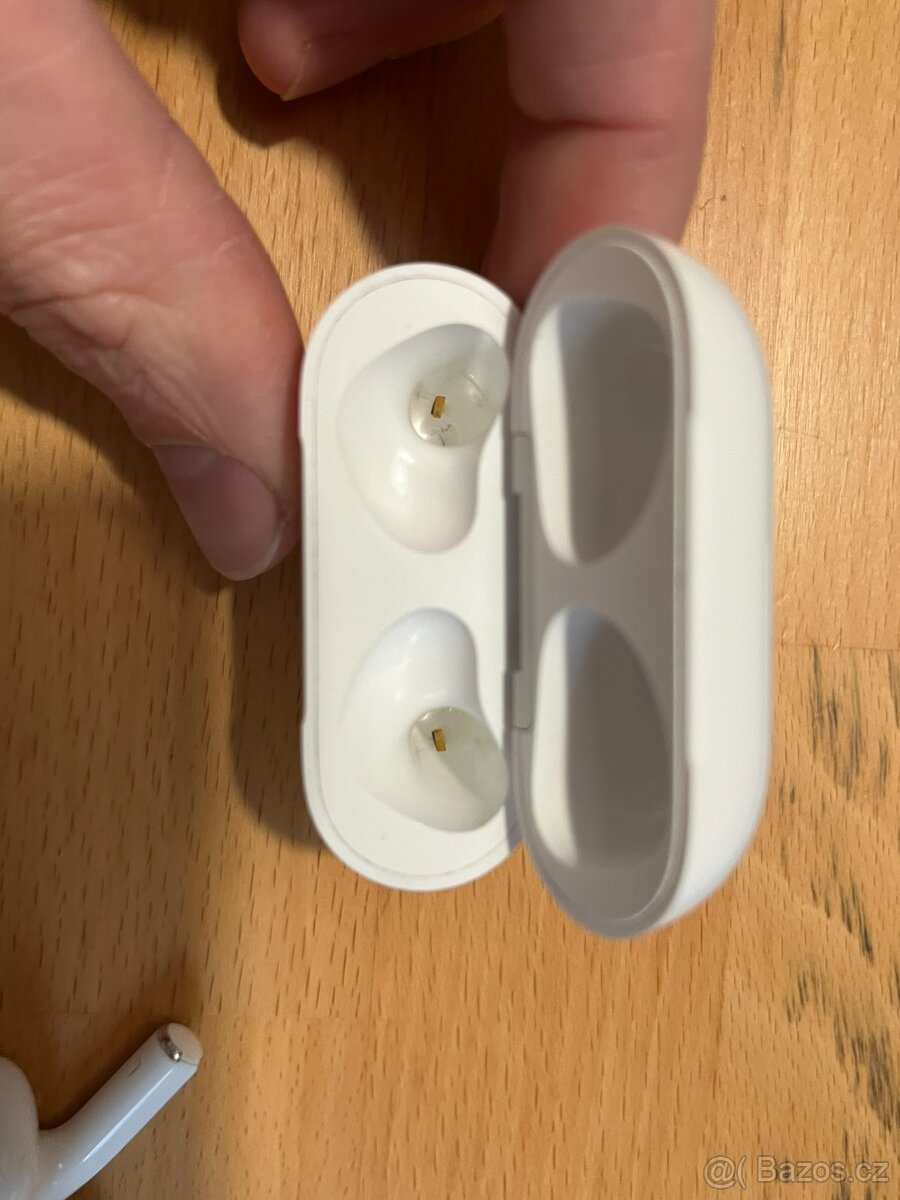 Apple AirPods 3 - pouzdro OK, sluchátka poškozená - 4