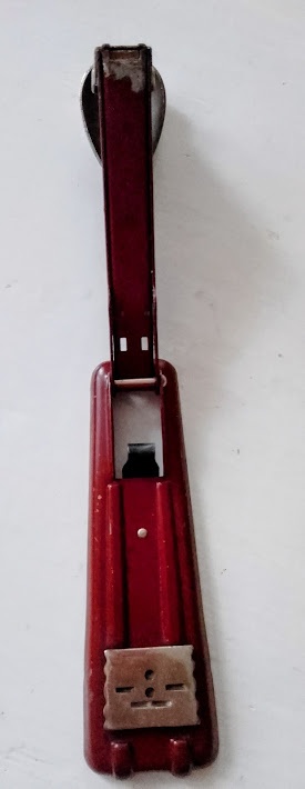 SBĚRATELSTVÍ - KOH-I-NOOR STAROŽITNÁ SEŠÍVAČKA KUNERT 888 - 4