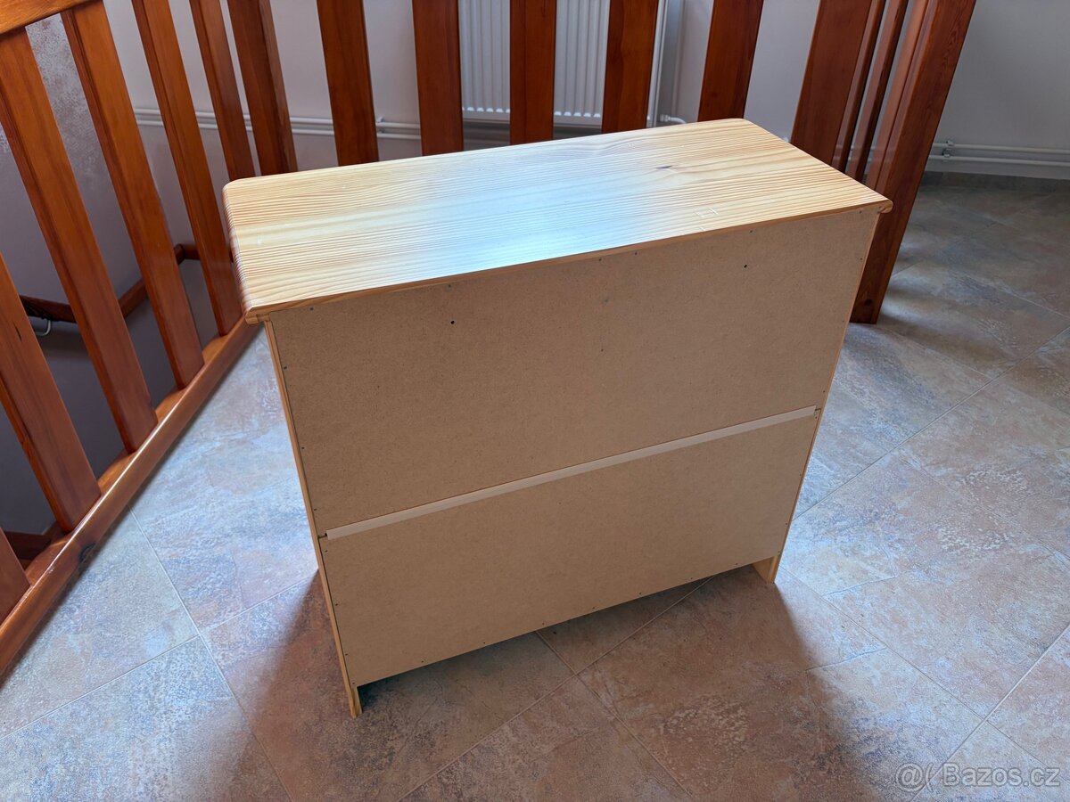 Dřevěná komoda - 4