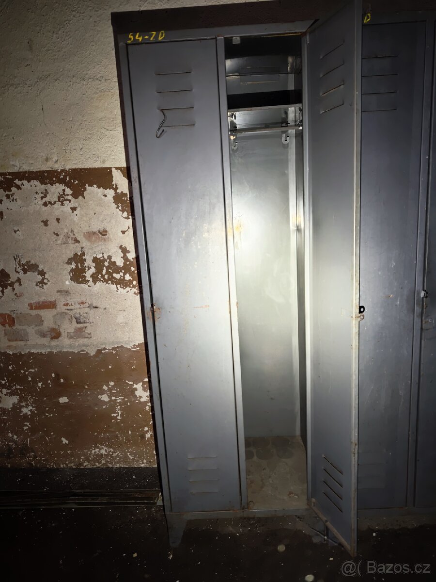 Kovové šatní skříně - 4