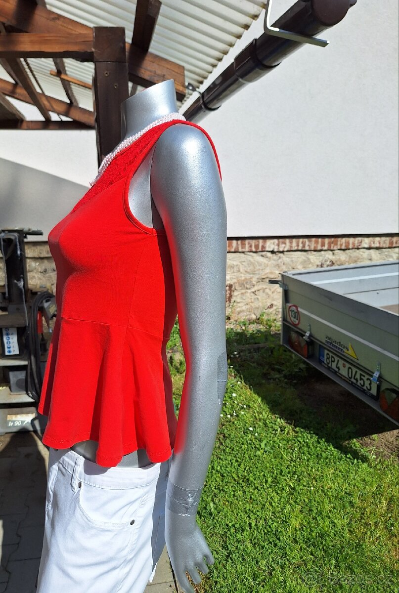 DÁMSKÉ TRIČKO AMISU S KRAJKOU vel. M - 4