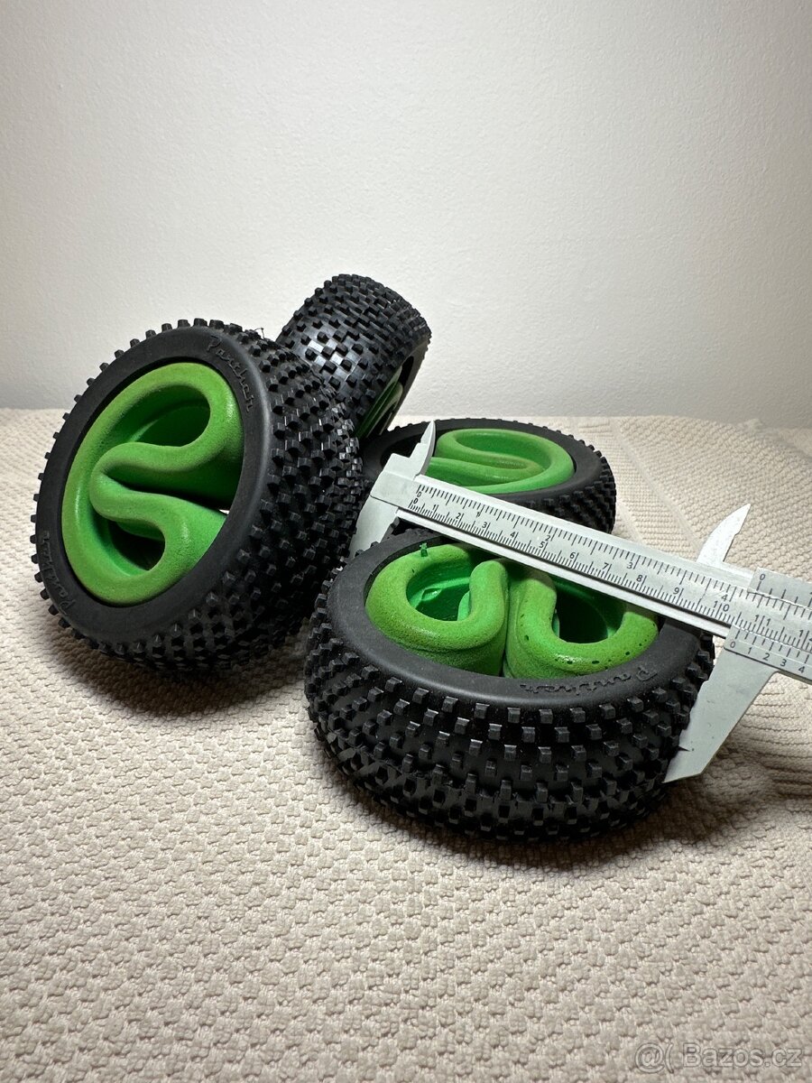 Gumy a disky na 1/8 buggy - 4