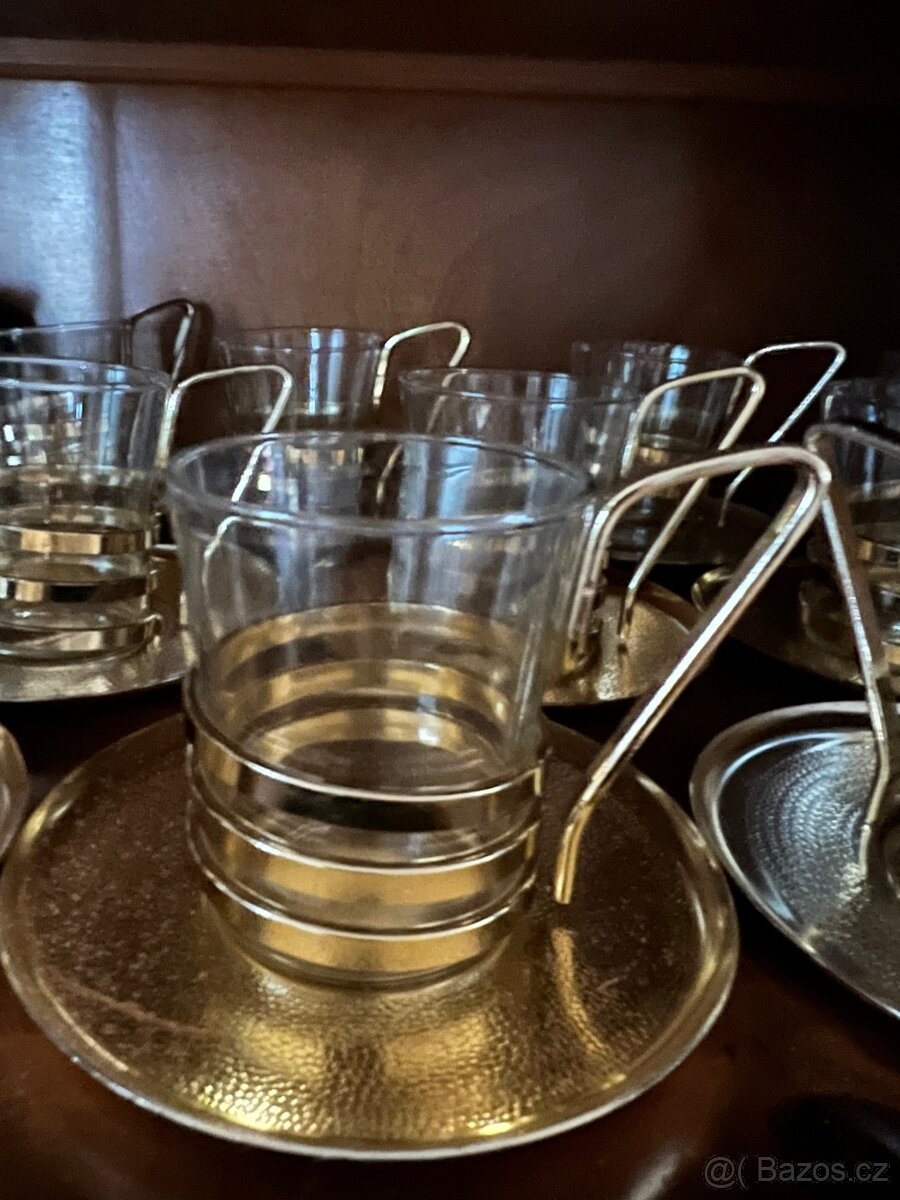 Servírovací porcelanové sady. Talíře, skleničky, mísy - 4