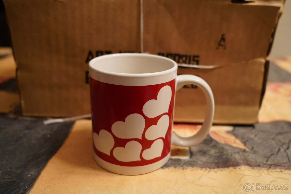 jídelní talíře+hrnečky - 4