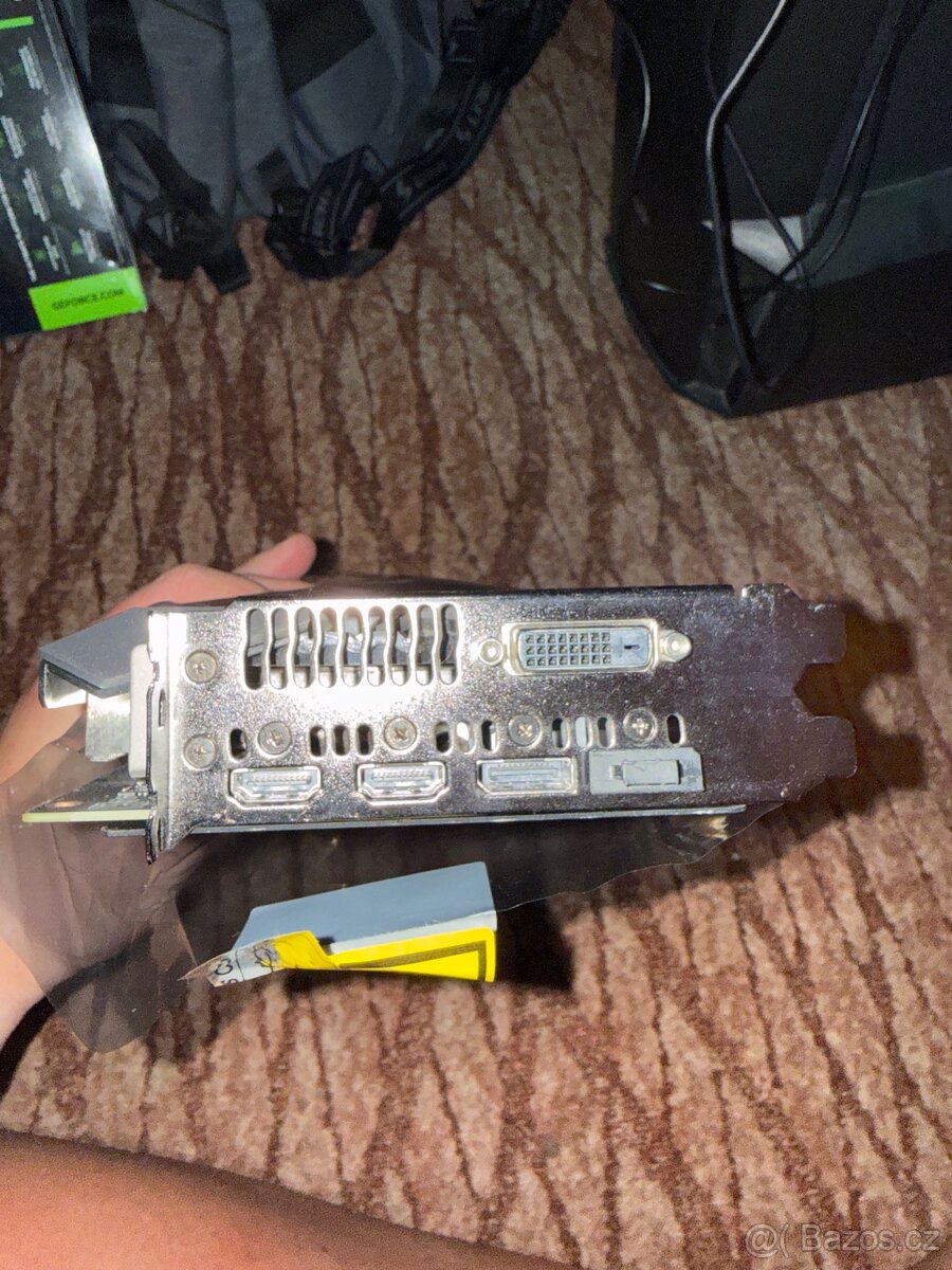 Asus ROG STRIX-GTX1060-O6G-GAMING - 4