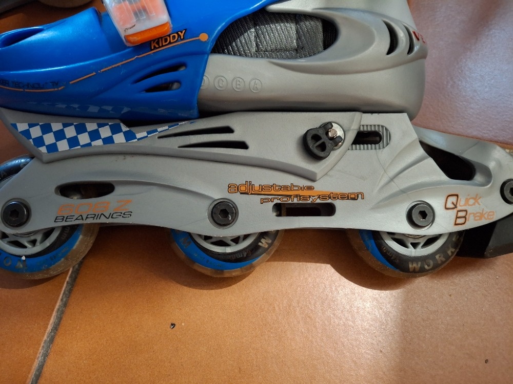 Dětské kolečkové brusle Worker, nastavitelná vel. 30-33 - 4