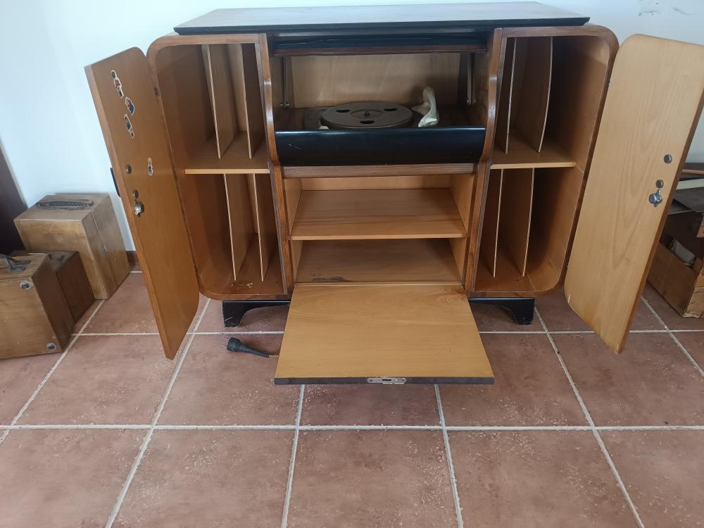 Skříň s gramofonem plus vinylové desky - 4