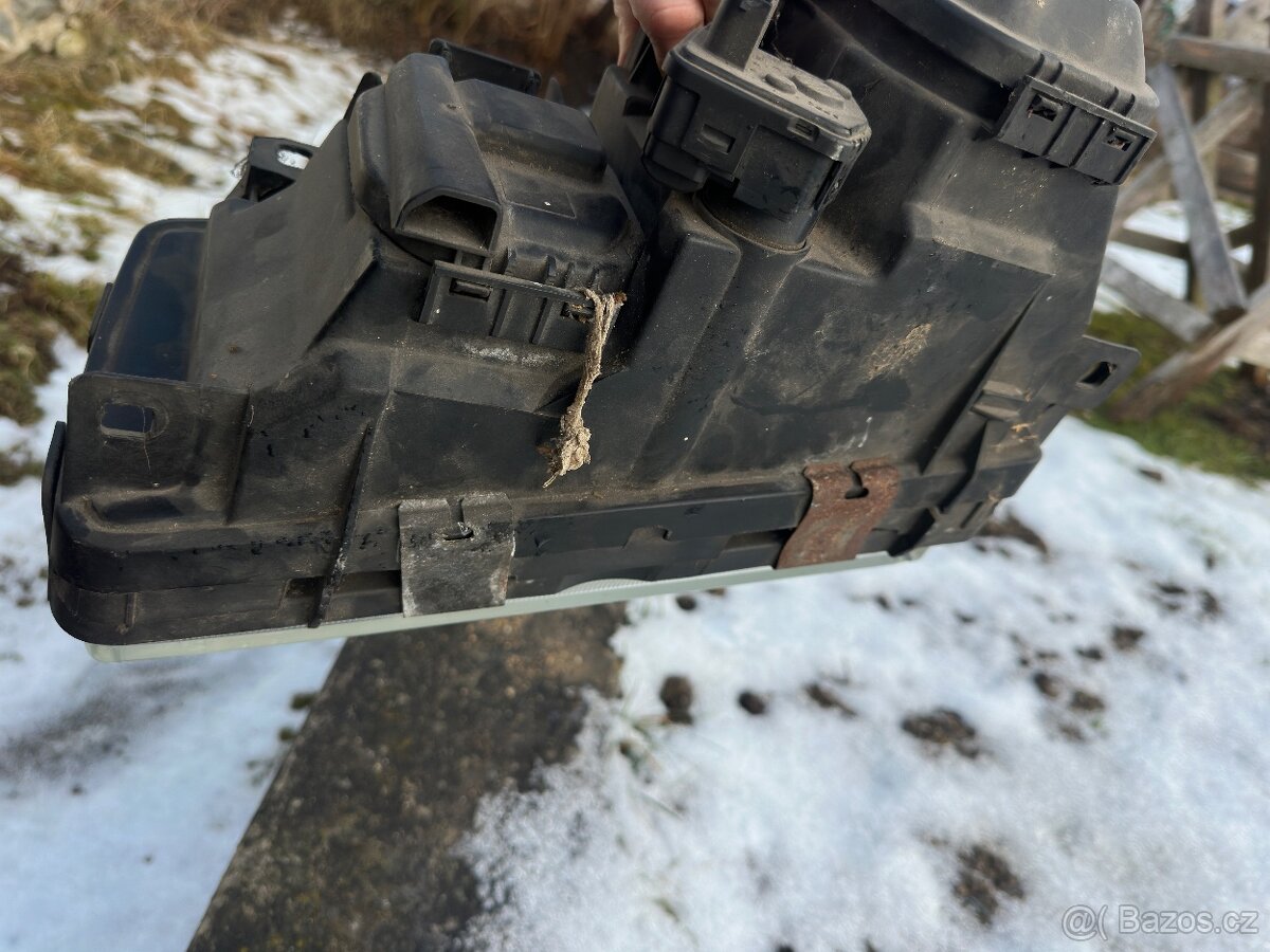 BMW e36 - přední pravé světlo - 4