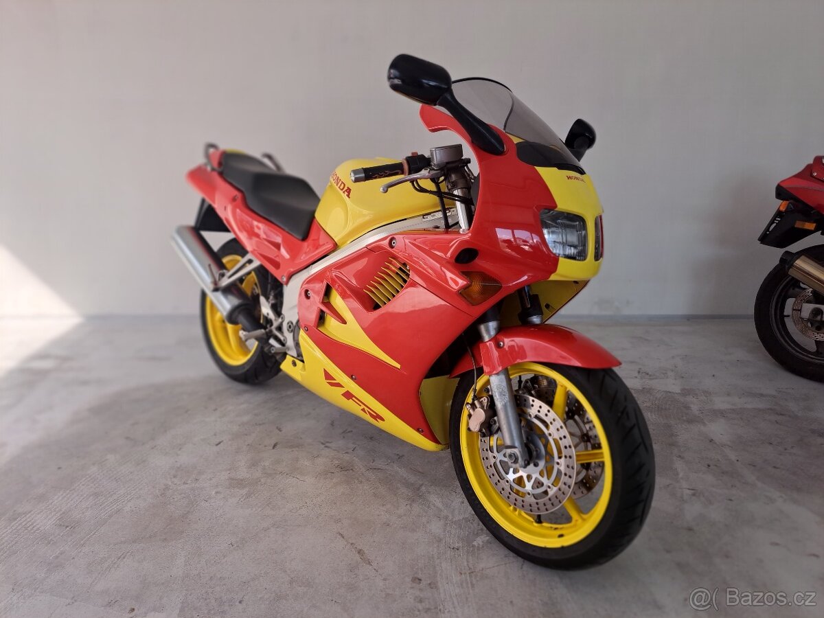 Honda VFR 750F - 4