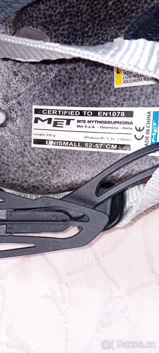 Cyklistická přilba MET - 4