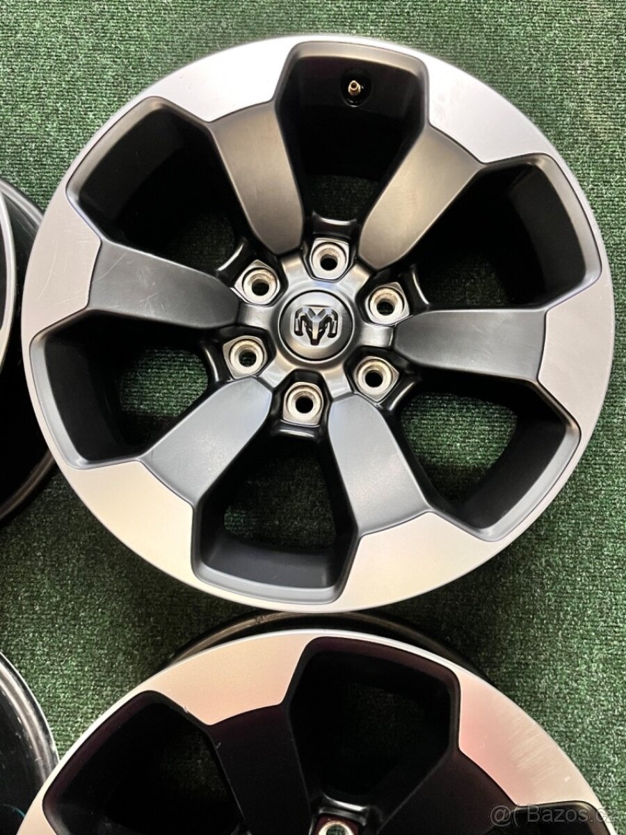 6x139.7 R18 Dodge RAM 1500 REBEL Originál Alu + senzory