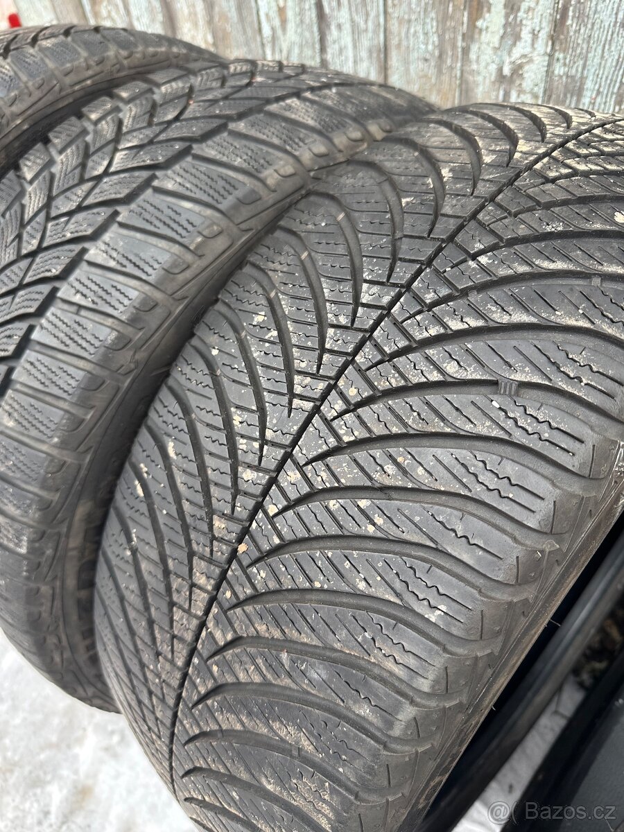 225/45/17 GoodYear - 4