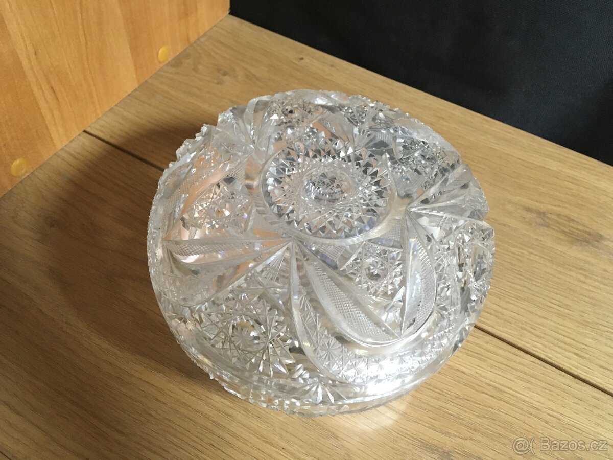 Broušená dóza s víkem - 4