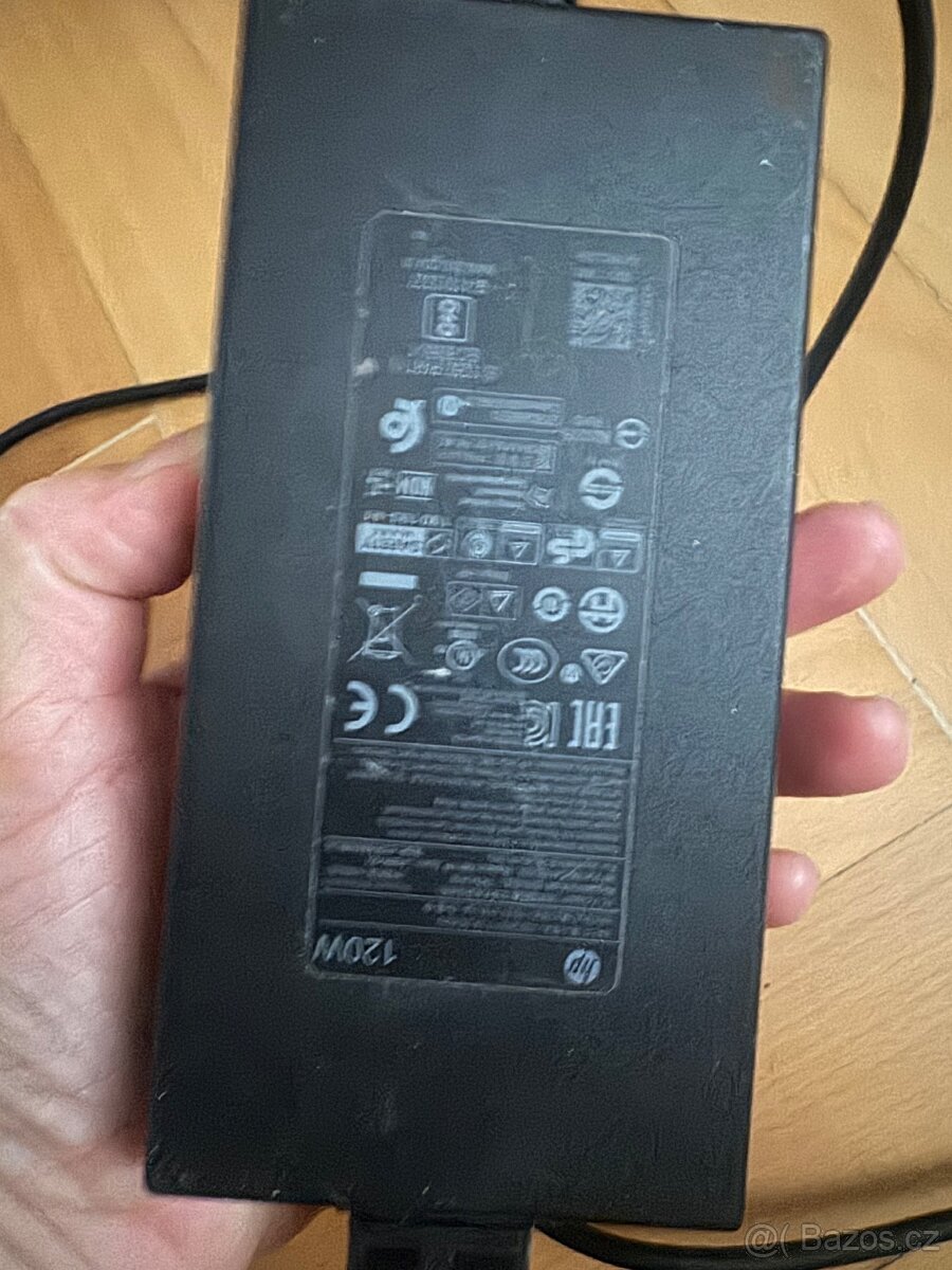 Dokovací stanice a nabíječka HP - 4