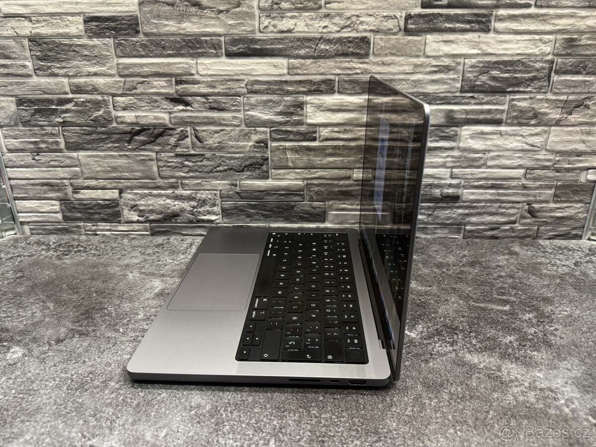 MacBook Pro 14” 2023 M2 Pro / 16GB / 512GB - 4