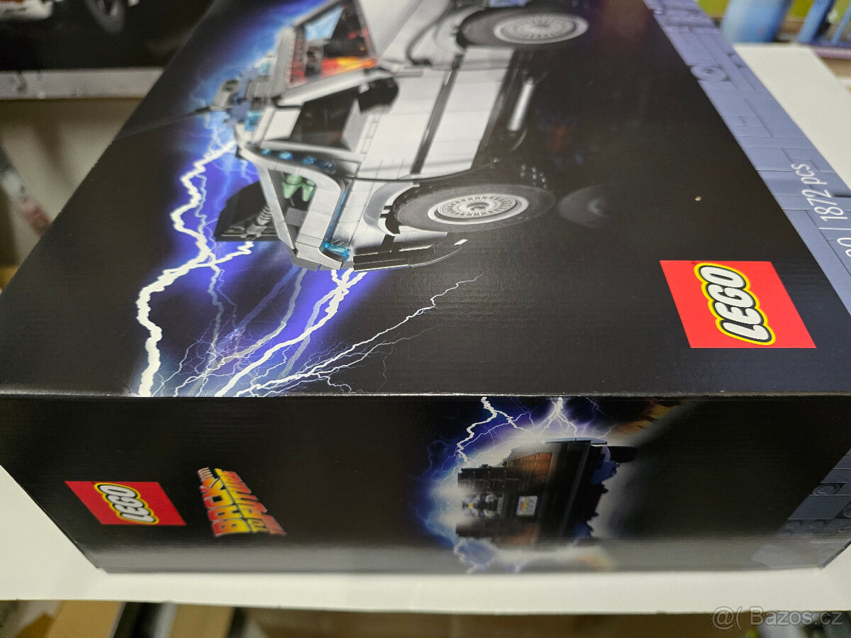 LEGO® Creator Expert 10300 Stroj času z Návratu do budoucno - 4