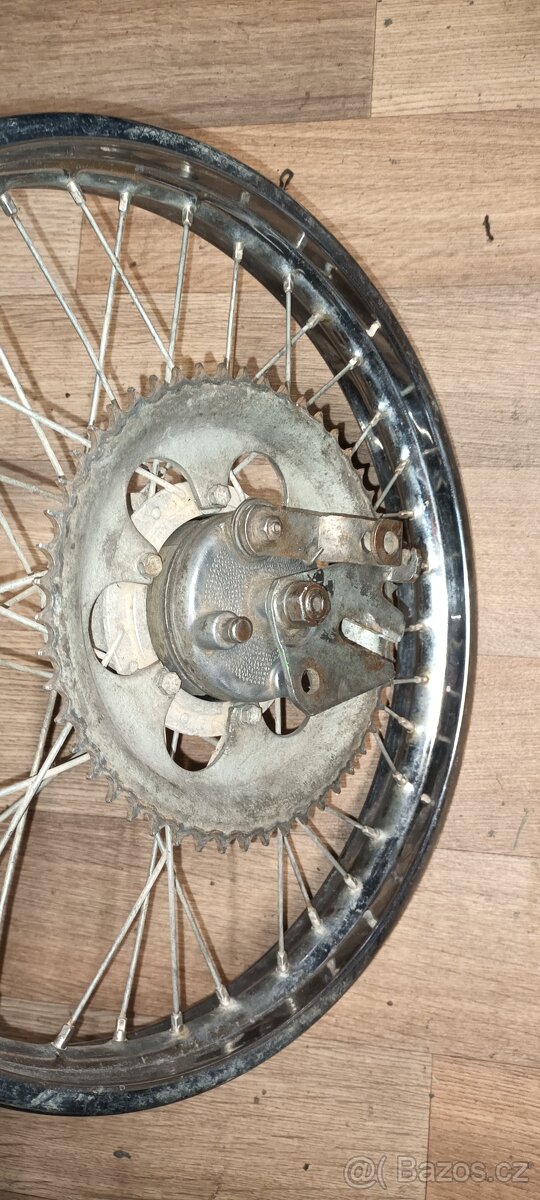 Babetta 210 - zadní kolo bez duše a pneu - 4