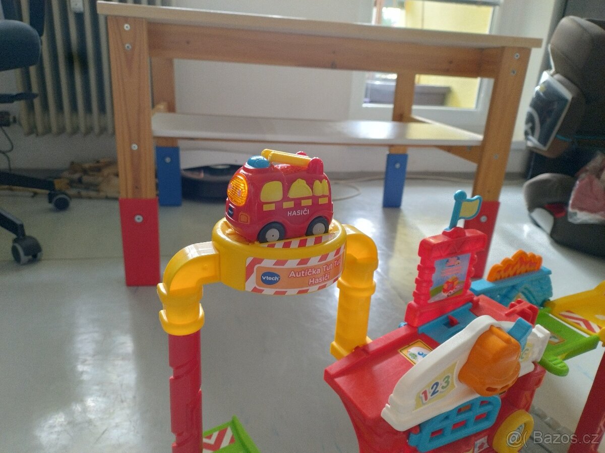 Hasičská stanice Vtech pro tu tut autíčka - 4