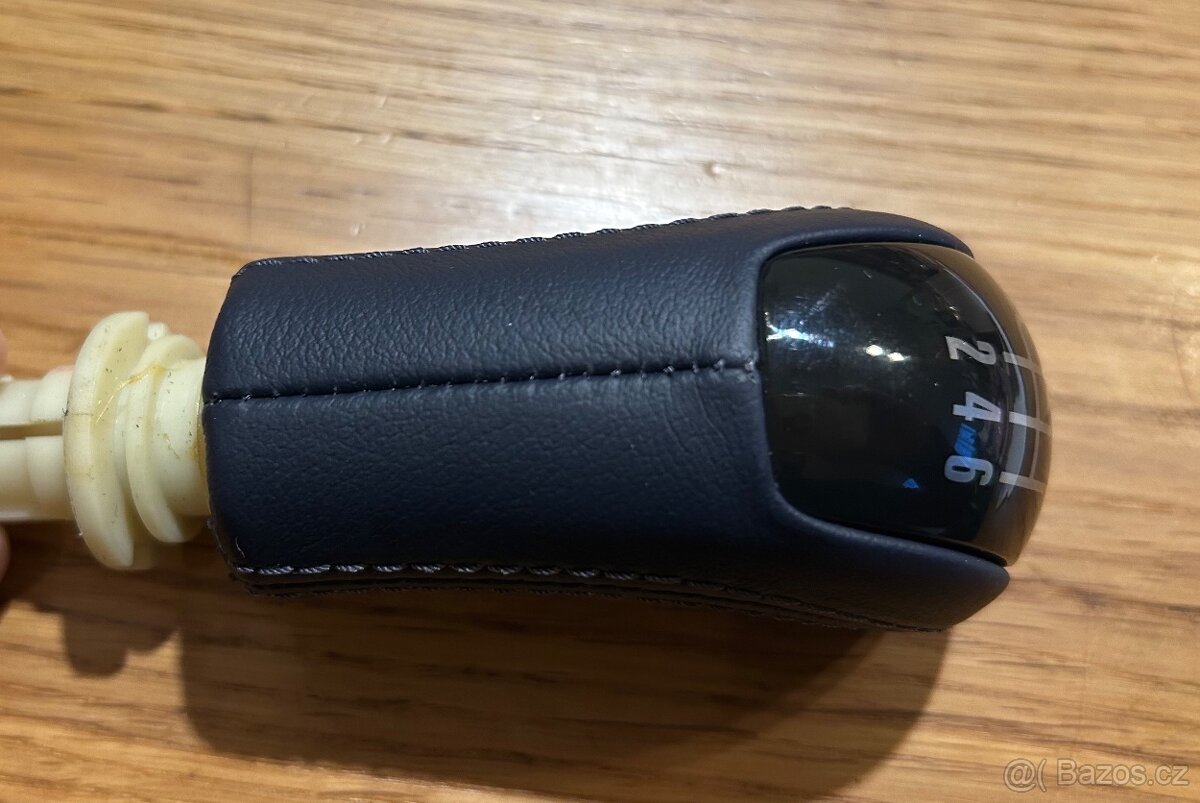 Prodám hlavici řadící páky Octavia 1 -nová - 4