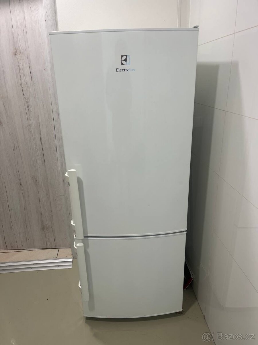❄️ Prodám lednici Electrolux - 4