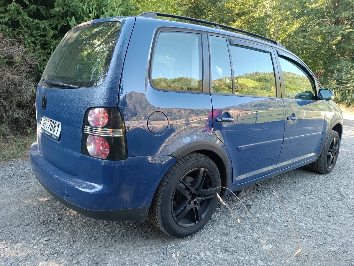 Volkswagen Touran - 4
