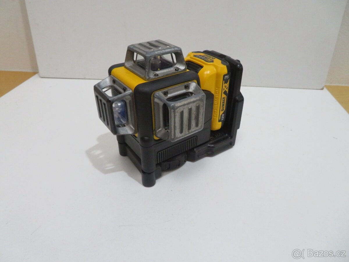 AKU křížový laser 3x360° DeWALT DCE089D1G - 4