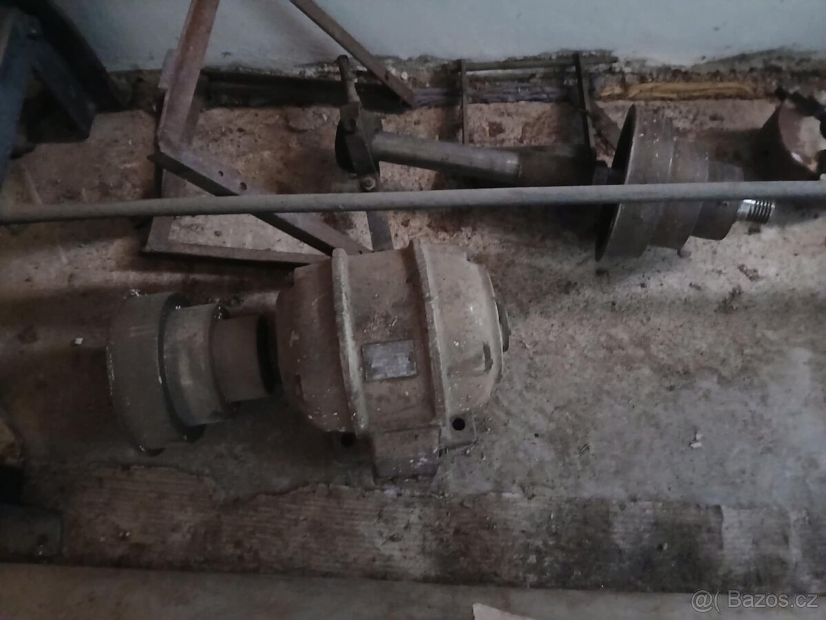 Kolářský soustruh na dřevo a dlabačka - 4