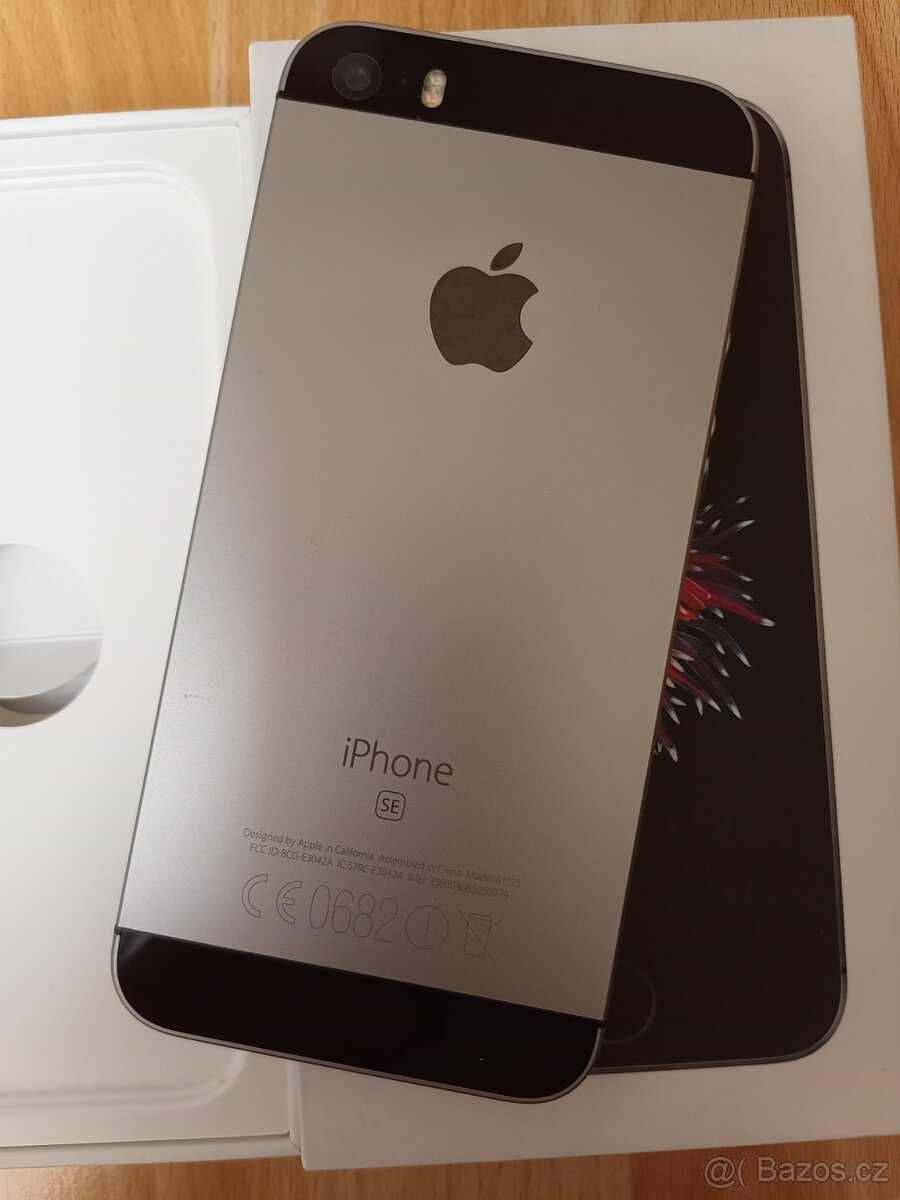 Apple iPhone 5 SE 32GB - 4