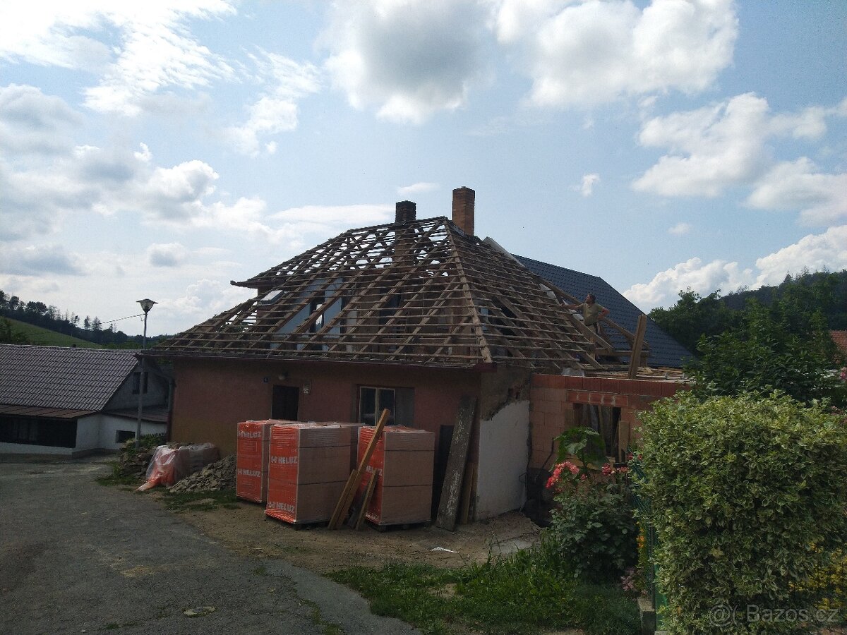 Tesané trámy, starý krov - 4