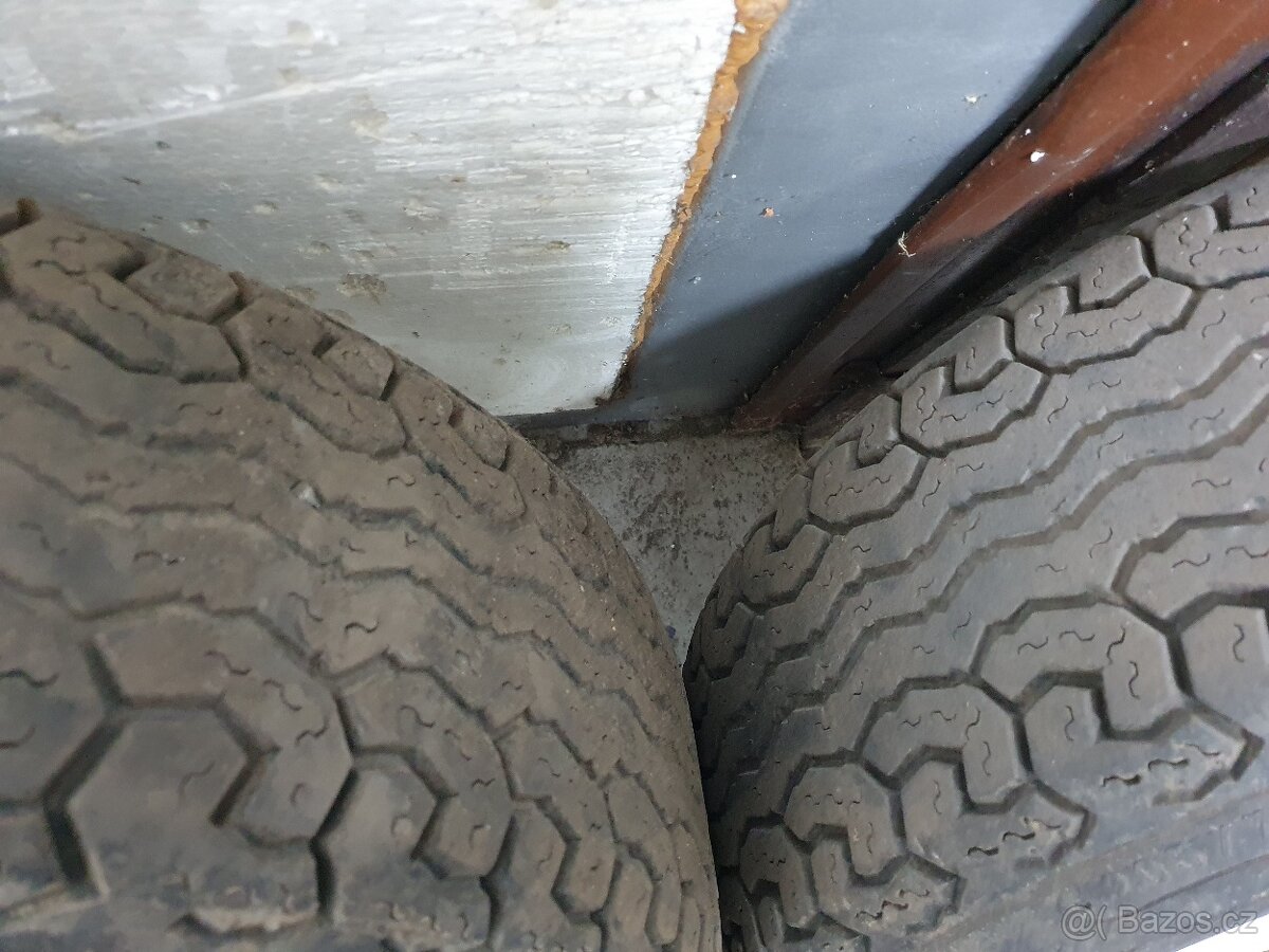 VW buggy, brouk kola Mangels