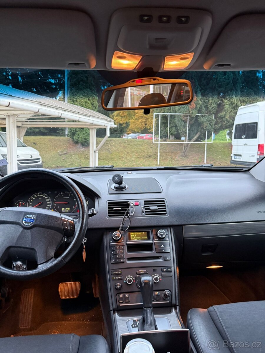 Volvo XC90 D5 136 kW 4×4, 7 míst, po rozvodech, STK 1/2027 - 4