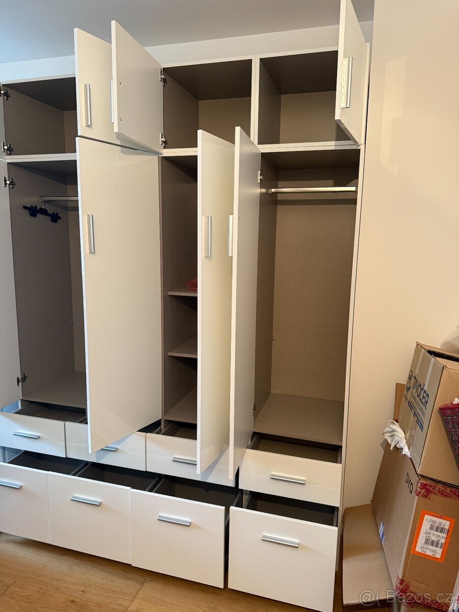 Šatní skříň CELIA bílá vysoký lesk 4 dveř. - 4