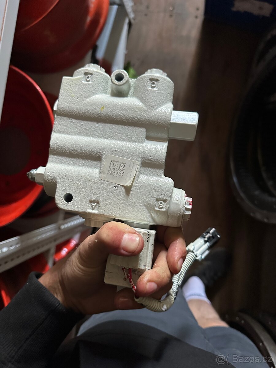 Eaton polohovací ventil Bobcat 6673959 - 4