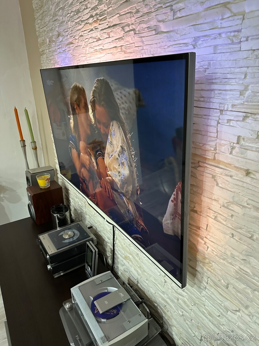 Philips 47PFL7108K 3D ambilight - 4