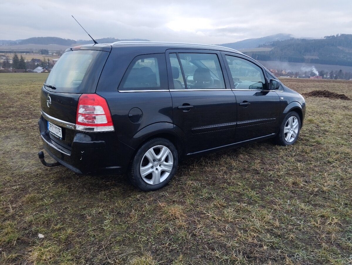 Opel Zafira B 1.6 benzín,tažné,7 mist - 4