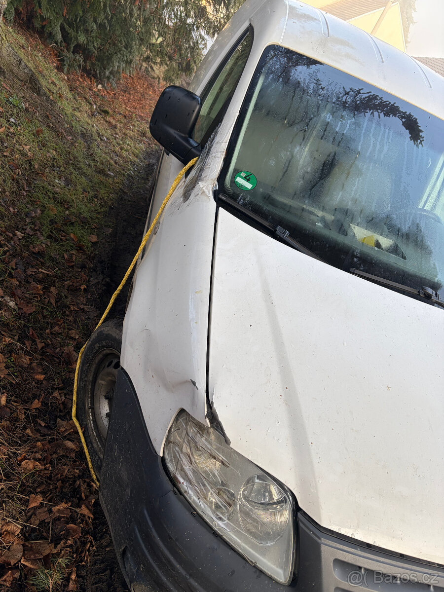 Prodám VW Caddy poškozené 2,0SDI - 4