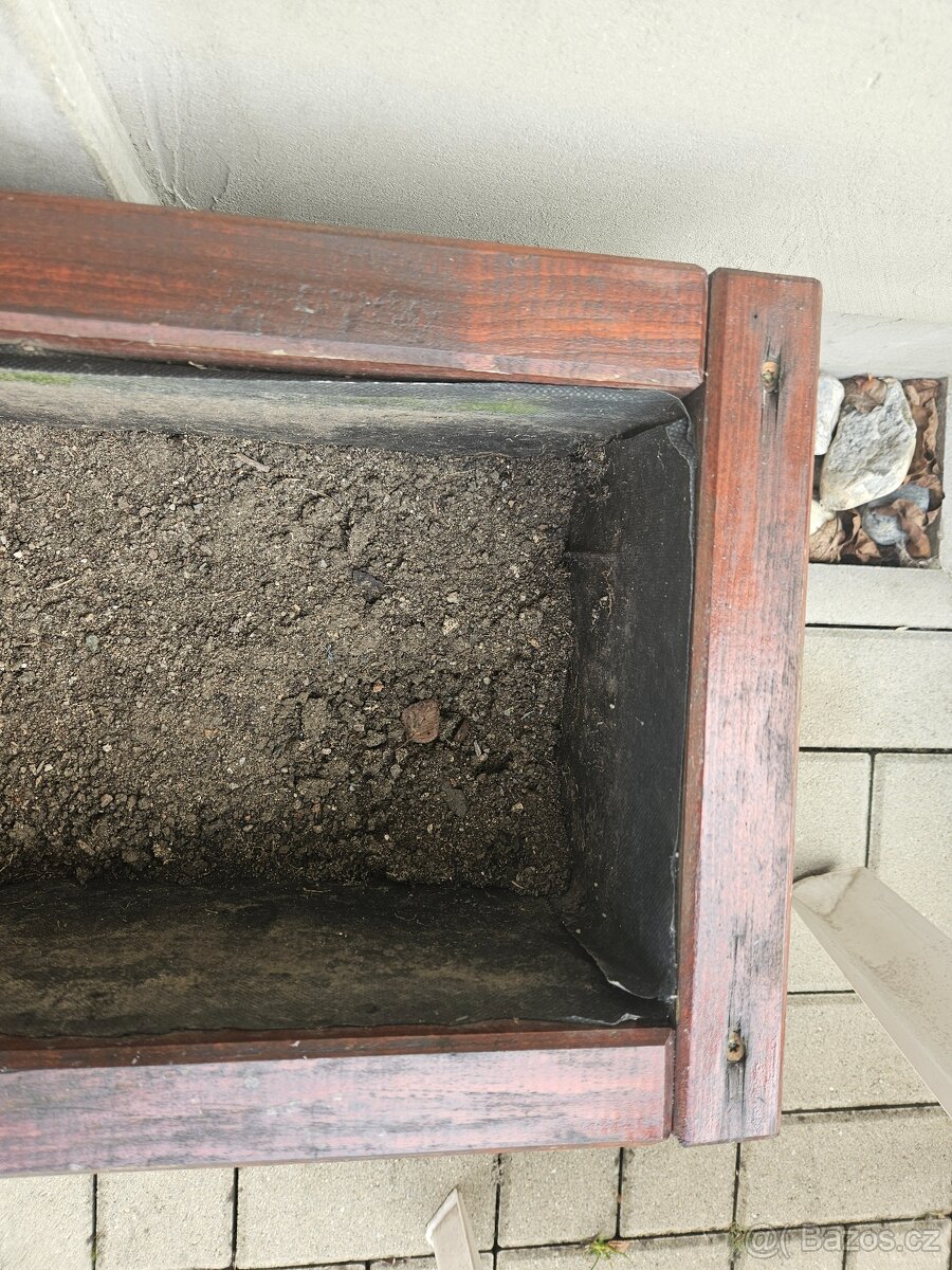 Vyvýšený záhon na bylinky, květiny. - 4