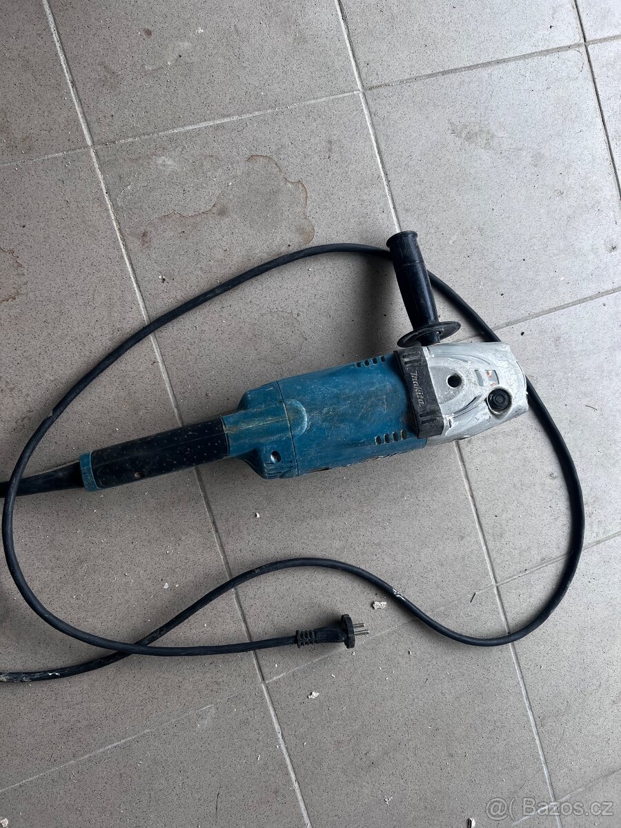 Prodám velkou úhlovou flexu Makitu - 4