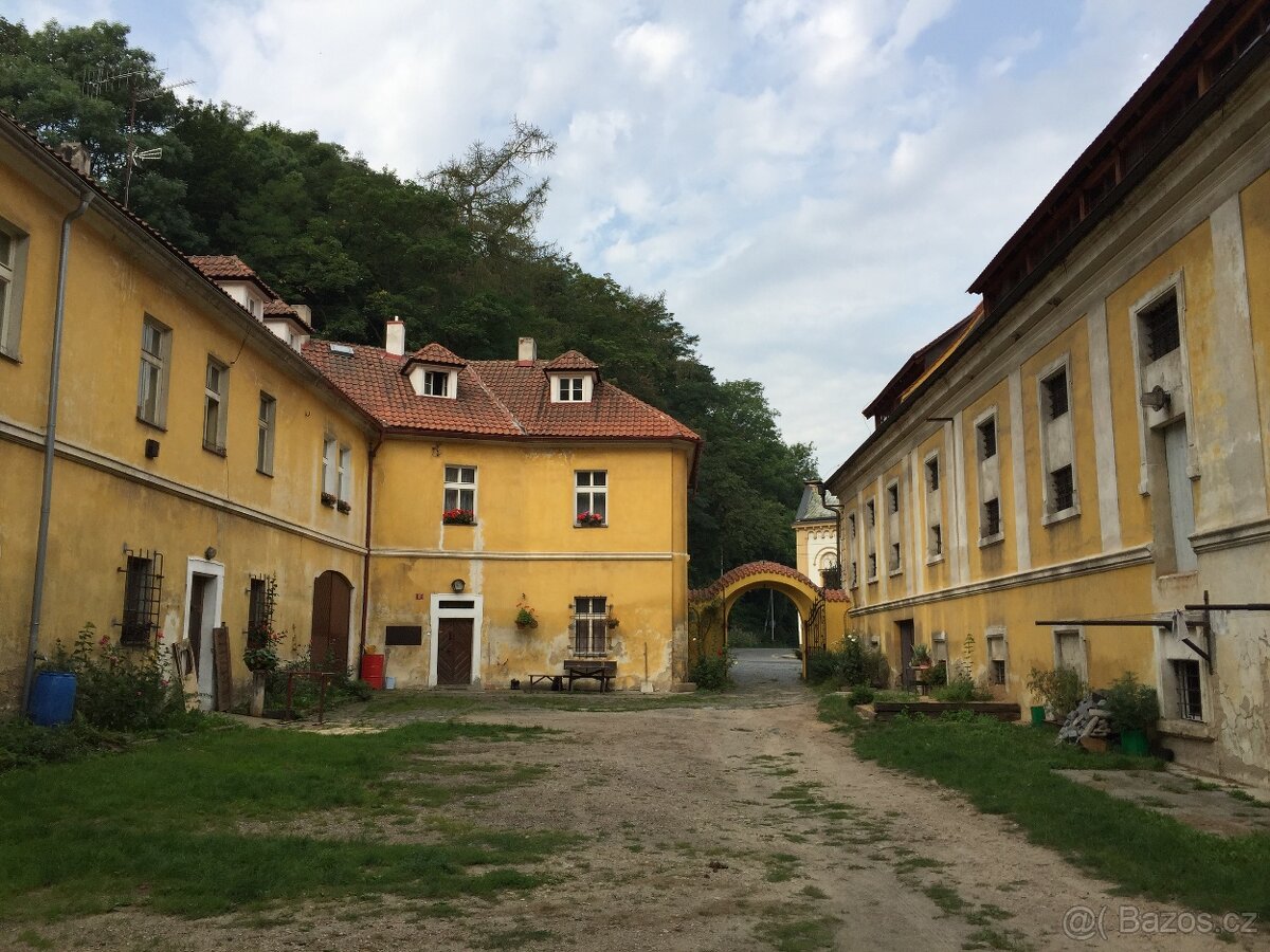 Pronájem skladu 200 m² - 4