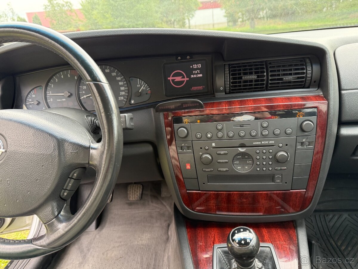 OPEL OMEGA KOMBI 2,2 - 4
